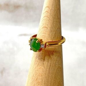 Vintage 80s Jade Oriental Green Gemstone Gold Setting Ring